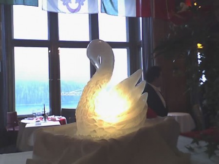 ice sculpture on buffet_2